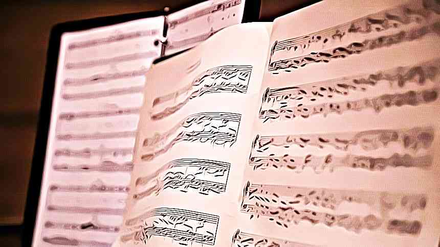 Lots of people talk about song hooks, but what is a hook exactly? Is it different from the chorus? Find out in our new blog post. #musicproduction #emastered #hooks #songwriting 

emastered.com/blog/what-is-a…