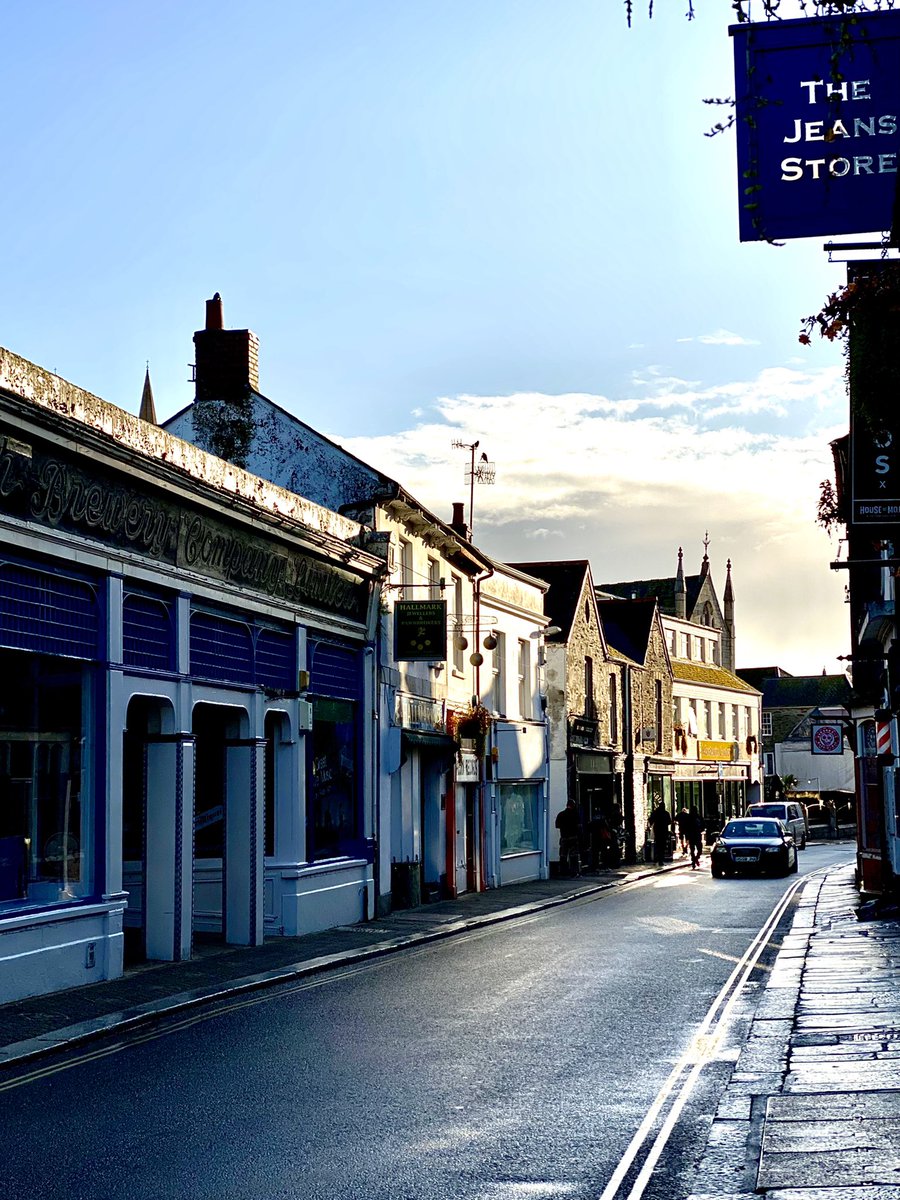 #TruroHour tweet media