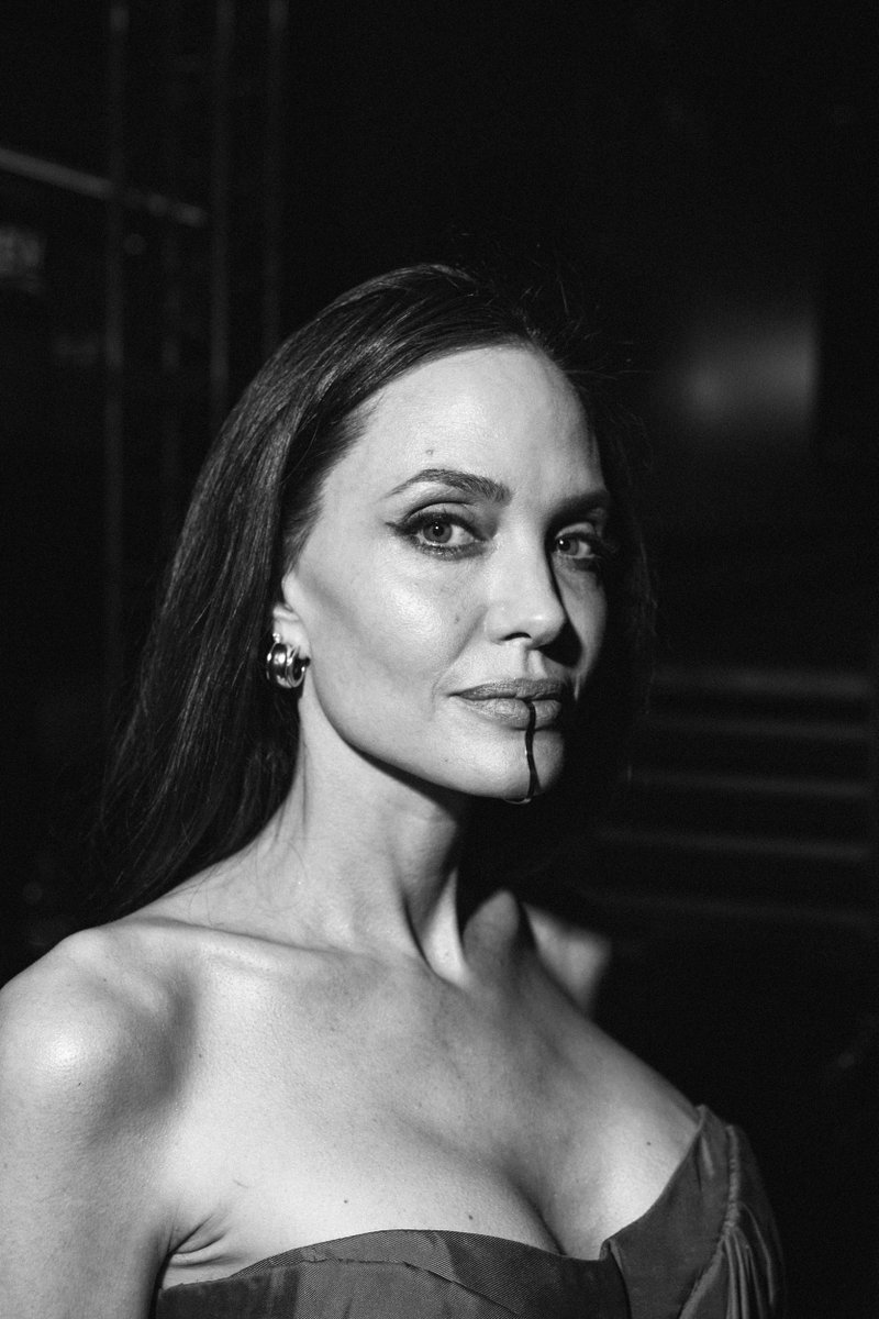 About last night.📸Some moments from the Marvel Studios' #Eternals World Premiere. 

Photo cred: @JesseLirola