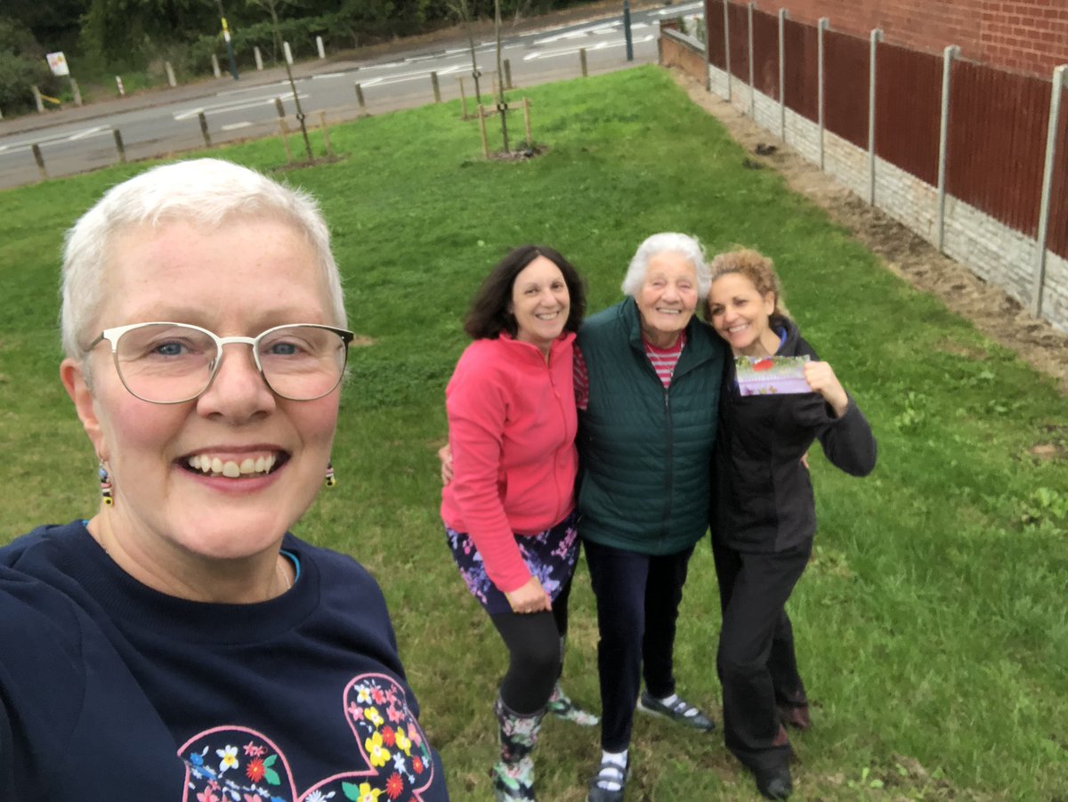 Kimbohud's tweet photo. Had a great soggy girlie afternoon planting bulbs & wildflowers near to @dadslanechippy & found some ?Black cap mushrooms?
#wildflowers #greenopenspaces https://t.co/0LEqpu4grl