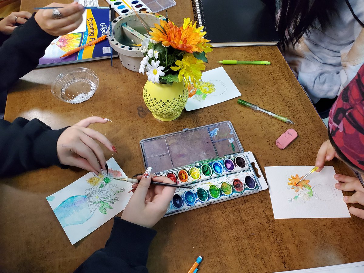 ArtCoyle's tweet photo. 8th grade artists practicing their watercolor techniques with a quick still life. #stilllifepainting #middleschoolart #choosegarlandisd #gisdarts https://t.co/gtBwMmtZs2