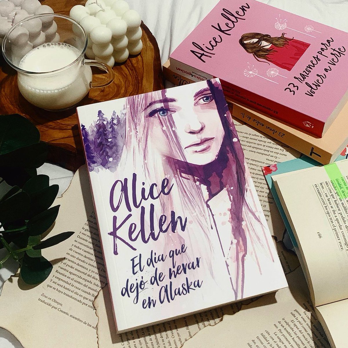 Urano_Chile's tweet photo. Ustedes lo pidieron y nosotros los escuchamos 😍. Ya volvió a librerías #ElDíaQueDejóDeNevarEnAlaska, de @AliceKellen_. Una historia romántica sobre las segundas oportunidades y los destinos que se cruzan que fundirá hasta el corazón más helado ❄️❤️ https://t.co/IeSUY6DZIZ