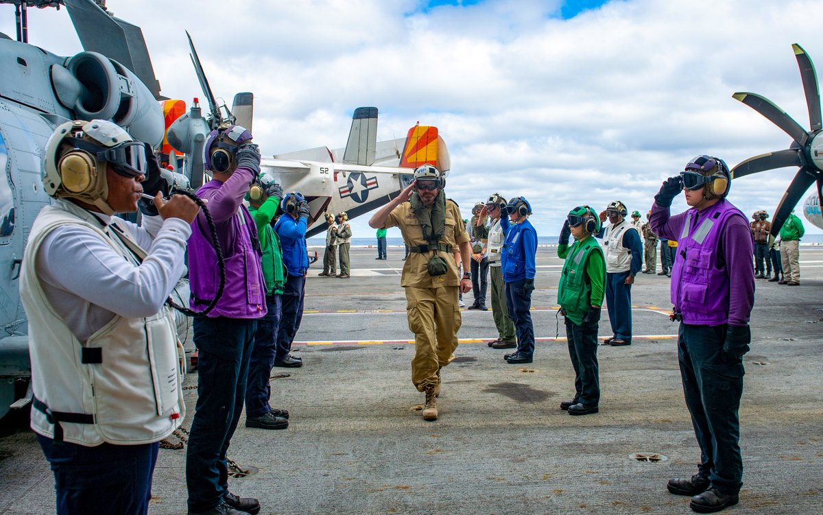 USNavy's tweet photo. Hei, venner! 🇺🇸 🤝 🇳🇴 

Recently, leaders from the Royal Norwegian Navy (@Sjoforsvaret) visited @USSHARRYSTRUMAN (CVN 75) while underway in the Atlantic ocean. 

#NavyPartnerships https://t.co/5JM5JQ28LP