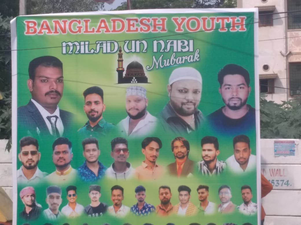 sravanthib27's tweet photo. I am confused 2 write to @cpcybd as dis banner was near 2 my residence. 
Do dey need protection from us or vice versa?
By d way r dey safe in our saroornagar ?
Alarming bells warn us Jago Hindus.
Deport Infiltrators frm our land as my Hindus r burning on der land
 @SaipriyaUgadhi https://t.co/P14DP4clDx