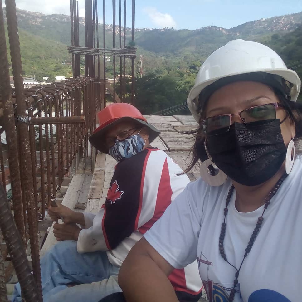 Seguimos trabajando, seguimos construyendo gracias a la GMVV nuestra Avv Jorge Rodríguez Padre el Algodonal Parroquia Antímano para lograr nuestros sueños una vivienda digna con el apoyo fundamental de nuestro ministro Gral. Hildemaro Villarroel y el conductor de victorias