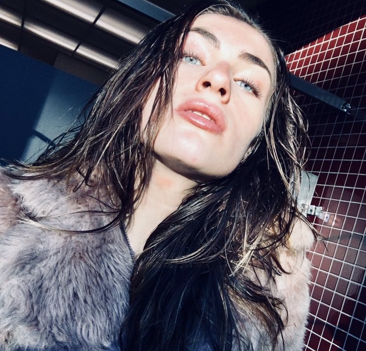 Madddlynn's tweet photo. How old am I?💋
Send your guess $$ 

Think $16 or $18 for this pic?

findom
#paypig #findom #secretseller #sellingcontent #ContentCreator #onlyfanspromo #onlyfansteens #sugarbaby #maddgoddess https://t.co/M0vPQDhSBH