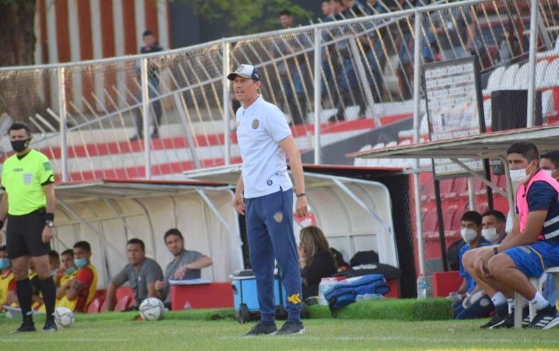 Entrevista a Badayco Maciel, entrenador del Sp. Luqueño dlvr.it/S9v3zM