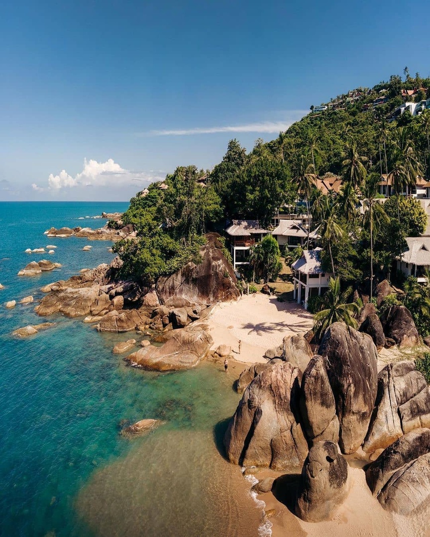 ThailandInsider's tweet photo. While there is much to discover in Ko Samui, there are also many gorgeous surrounding islands that offer even further adventure, relaxation, and exploration. Visit https://t.co/hlEHTiw97i to discover 7 islands around Ko Samui! #thailandinsider #samuiplus 📸IG: asiaandbeyond https://t.co/7Zw5VZFOmi