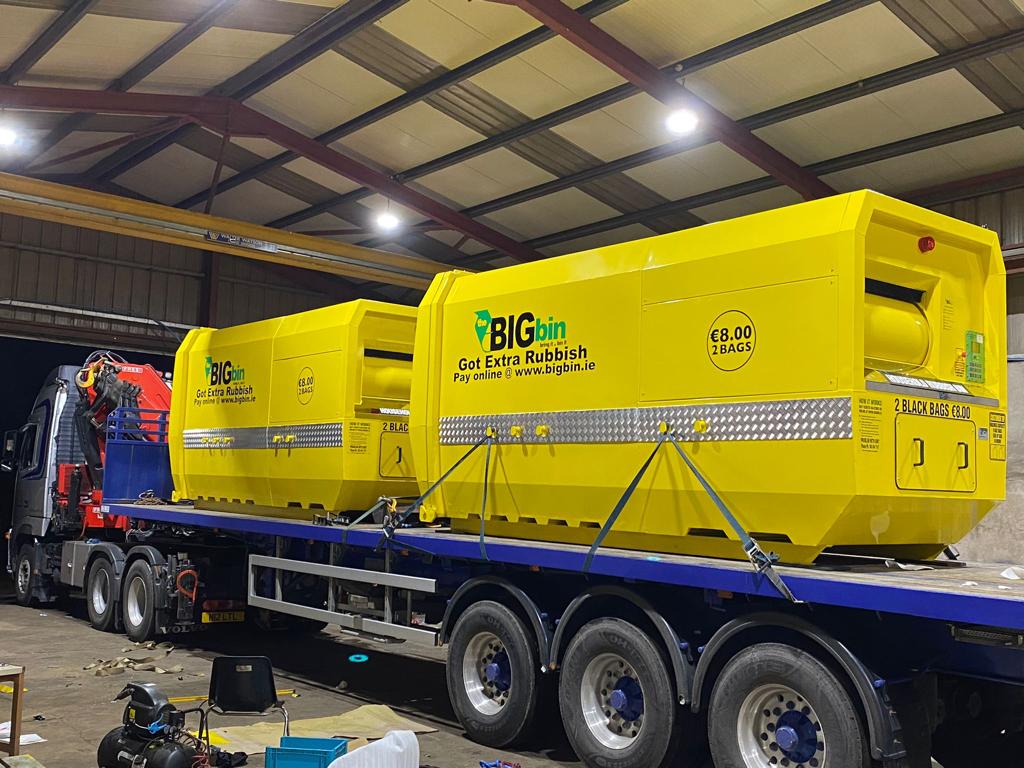 TheBIGbin1's tweet photo. The next two new #BIGbins about to roll out the door.  Thanks to @REP_Technology for these beauts! 

#wastedropoff #lowcostwastedisposal

@johnkollect @tocofirst @_JMWalsh @Deisesupes @Ross_hanley @ianlucey @HegartyJohn82 @doc2251 @MyWasteIreland @Milamber06 @KollectIE https://t.co/FB10xO8QbH