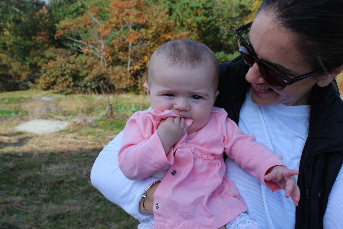 CurryEdu's tweet photo. A sunny day filled with smiles, babies, and dogs. 10/10. https://t.co/gyZTa4f14K