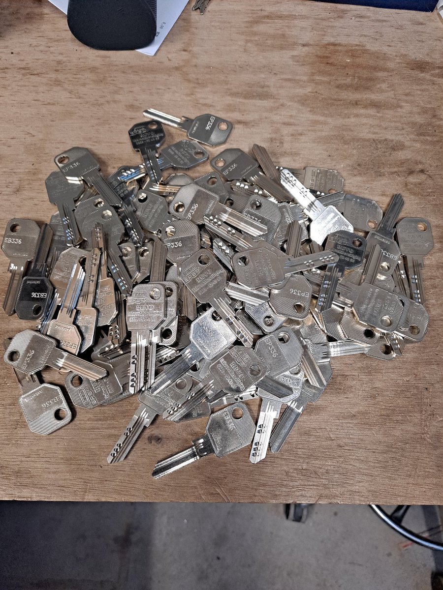 Na inbraak vanmiddag 17.30 of we voor morgen 120 gecertificeerd sleutels met 4 cilinders kunnen leveren.  Uiteraard dankzij het <a href="/evvanederland/">EVVA Nederland BV</a> EPS systeem in eigen profiel. Overwerk kan leuk zijn om klanten van dienst te zijn.