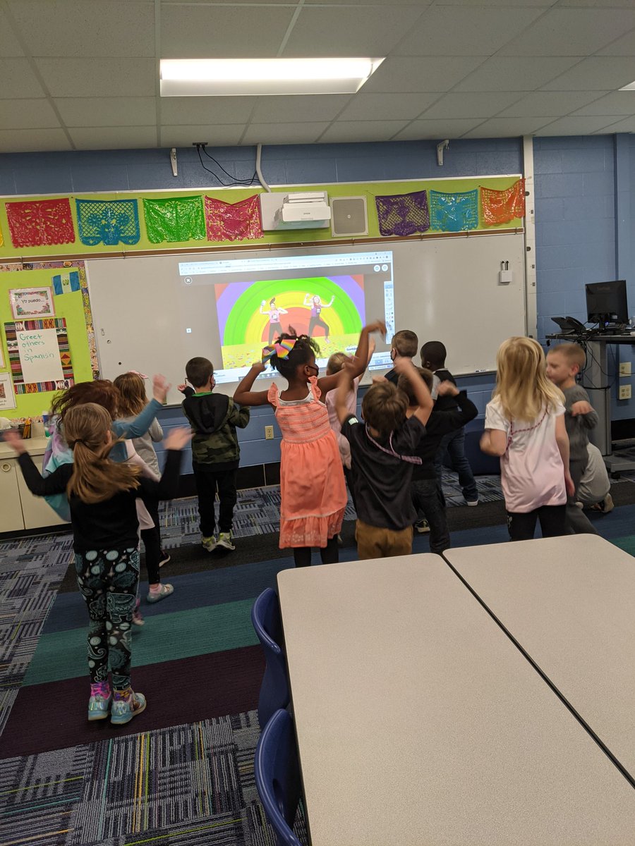 MrsLovequist's tweet photo. When you need to get your wiggles out, you can dance and learn your verduras en español!  @GoNoodle #vamos @GLCSrichland https://t.co/6fjF8TirLB