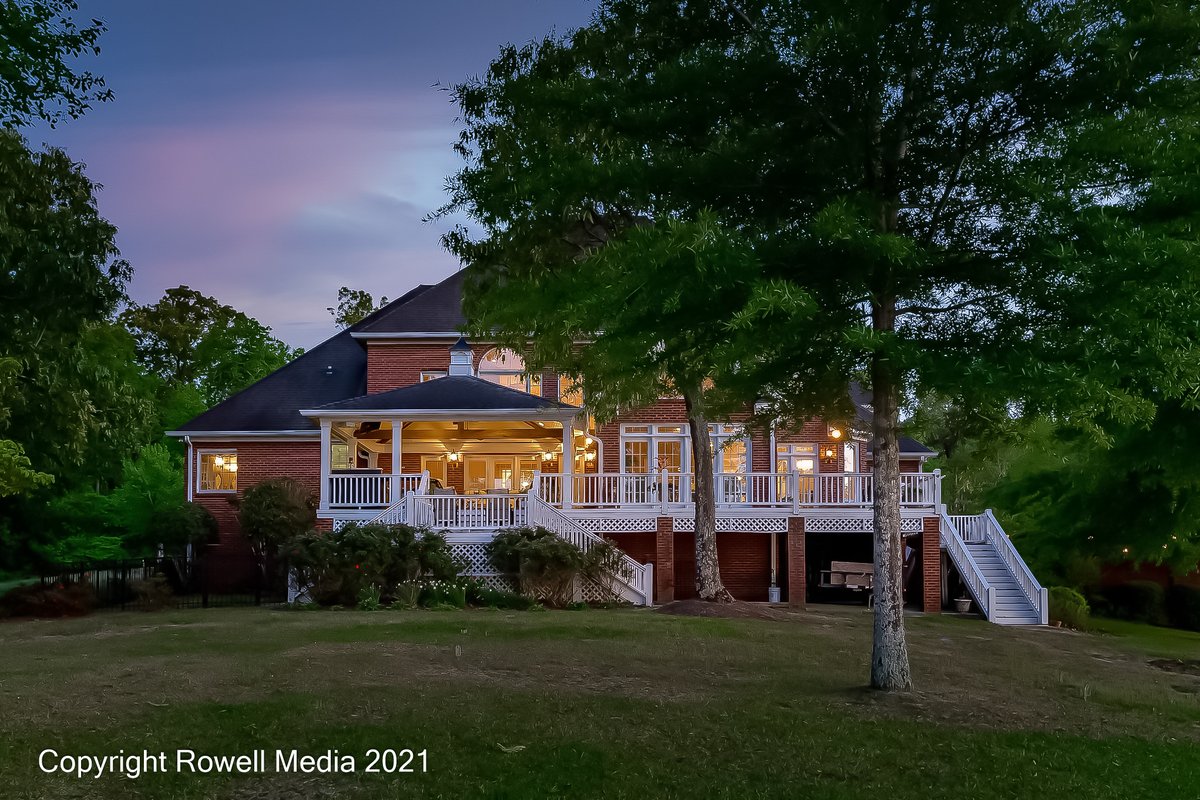 RowellMedia's tweet photo. #backyards #lighting #photoofthedayrowellmedia #rowellmediafavpicofday #photooftheday #picoftheday https://t.co/Pj1eiwBIFV
