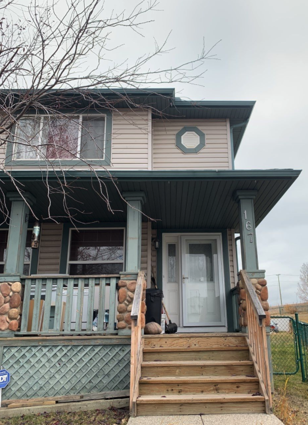 calgaryroofer's tweet photo. As the weather gets colder, we keep going till the snow flies! What are you doing to prepare for winter?

This is our Harvard Slate color!

#yyc #yeg #ylw #ywg #winterprep #roofingexpert https://t.co/FSzozYG9Ne