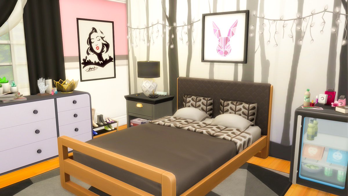 TheSpookySimmer's tweet photo. Bedroom for a teen who’s into fashion and loves pink but also is a bit edgy💄 another room in my big, colorful family home 🏡 @TheSims #TheSims4 #Ps4 #ShowUsYourBuilds #ConsoleBuilds
✨gallery id: kyliekathleen97✨ https://t.co/CzvOFhr6rV