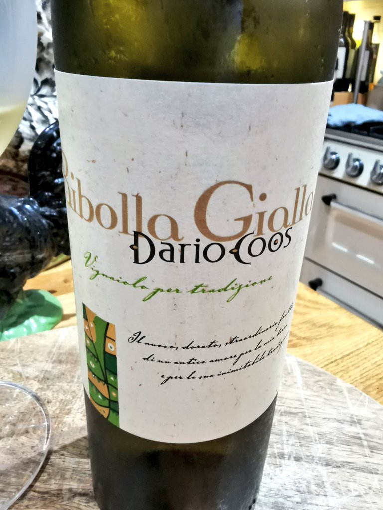pietrosd's tweet photo. #yearofwine2021
@arthousewine
Ribolla Gialla 19'🍷
Dario Coos #collio 😍
@jimofayr @Oberreimer @RichLJames @CaththeWineLady @JamesHubbard113 @WineMan147 @lisawinetravel @Carrie_cot @JeremyPalmer7 @TweetaDean @Liam3494 @Solera_Wine @timmilford @BradleyHorne @dnkrbywine @nineov https://t.co/fw306yOfkq