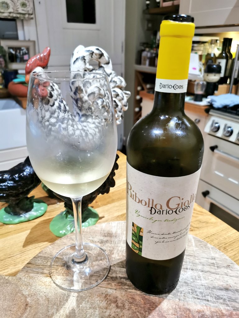 pietrosd's tweet photo. #yearofwine2021
@arthousewine
Ribolla Gialla 19'🍷
Dario Coos #collio 😍
@jimofayr @Oberreimer @RichLJames @CaththeWineLady @JamesHubbard113 @WineMan147 @lisawinetravel @Carrie_cot @JeremyPalmer7 @TweetaDean @Liam3494 @Solera_Wine @timmilford @BradleyHorne @dnkrbywine @nineov https://t.co/fw306yOfkq