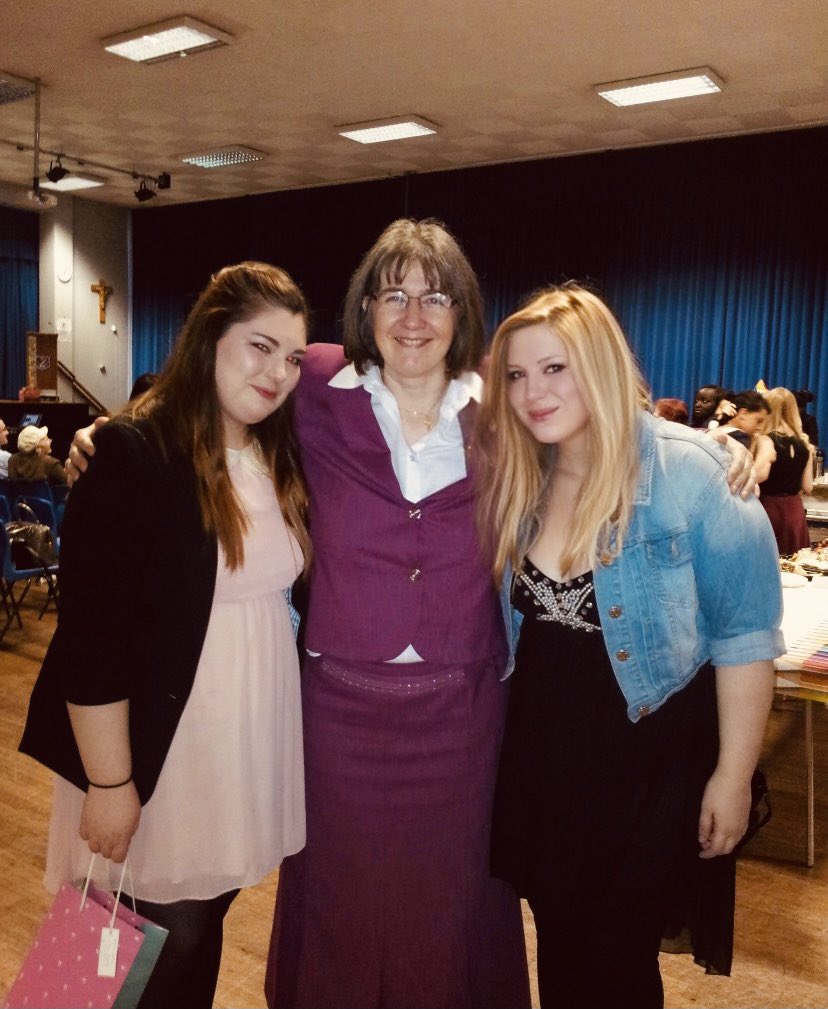 MissSanders9's tweet photo. The strangest thing has happened today. I was talking to my Year 5 Class about sixth form, then a sixth form leaving picture appears in my photo memories. Seeing myself with blonde hair seems rather odd, a lot has changed over the past 8 years. https://t.co/IPqgsJBhA5