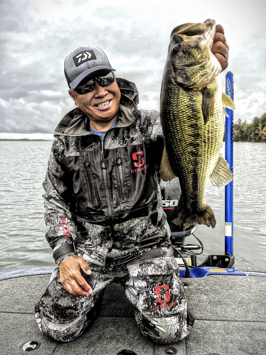 This baby came out of 26 FOW to land Alex Jelev & I, 2nd place in hour 4 at the BIG BASS Megabucks event on Big Rideau! So much for them being shallow at this time of year! 🤣🤣🤣#StrikerBrands #VigorEyewear #DaiwaCanada #YamahaMotorCanada #SkeeterBoats #PowerPole #ThePowerGarage