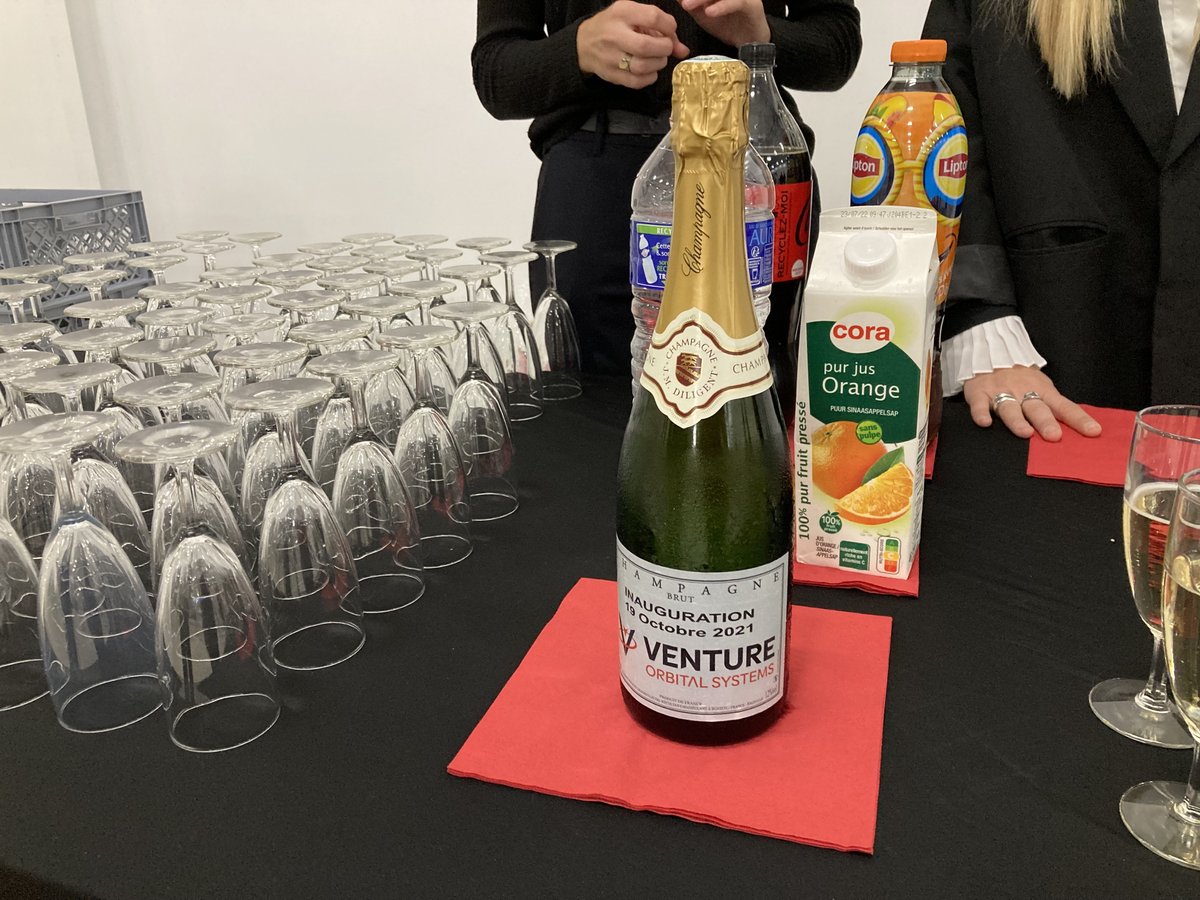 ReimsTech's tweet image. Félicitations @Venture_Orbital pour l&apos;inauguration de leurs nouveaux locaux. 1ère usine de micro lanceurs en France. Zephyr sera prêt en 2024 pour envoyer 70 kilos dans l&apos;espace, dont des nano satellites.