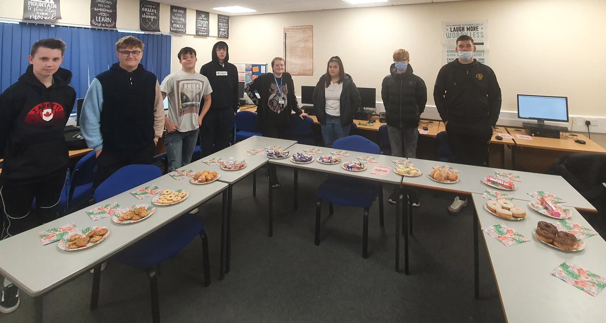 Level 1 Public Services getting in the 'pink'spirit with a cake and hot chocolate morning! Talking all things #CancerAwareness @ameliakilving1 where can we drop off our donation? 
#thinkpink @ColegSirGar @clairemackerras @CSG_publicserv
#doingourbit 🧁☕🍩