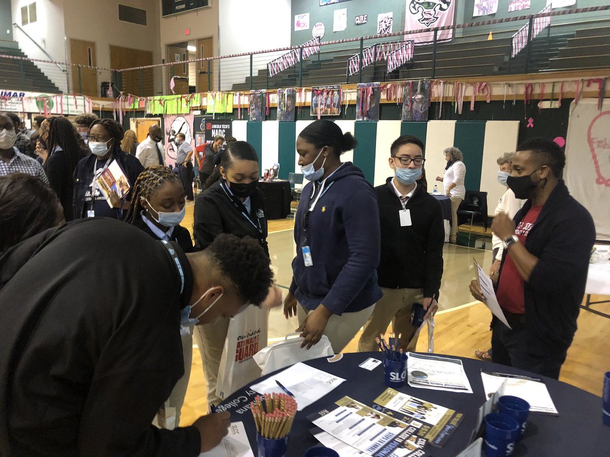 tlwmoore's tweet photo. Today, @southlacc-Young Memorial Campus, Franklin Campus, & Evangeline Campuses are at the St. Mary Parish College & Career Fair 2021! 📚We are sharing information on #DegreeOptions & #CareerOpportunities! We are #ChangingLives, #CreatingFutures, & exhibiting #EverydayExcellence! https://t.co/vYj03I33l2