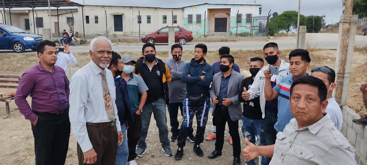 way2wealth_org's tweet photo. Recuerdo de recorridos de Dr. @ArnoldDoobay a varias comunidades, socializando acerca de @Crypto_Swarm @BEESSocialHive @beessocialespan dando esperanza y ánimos a muchas familias trabajadoras . Junto a líder @mairaal39929195 https://t.co/Sb1WSTHuEH