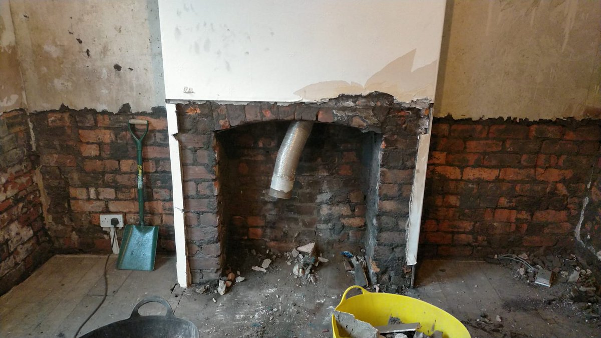 PPSmidlands's tweet photo. Just had a little de-ja vu about this hidden gem, found during a damp proofing job last year. This chimney breast had been plastered over and the original plan was to remove it but after we cleaned it up the customer decided to keep it, absolutely gorgeous! https://t.co/QFY7UWlpui