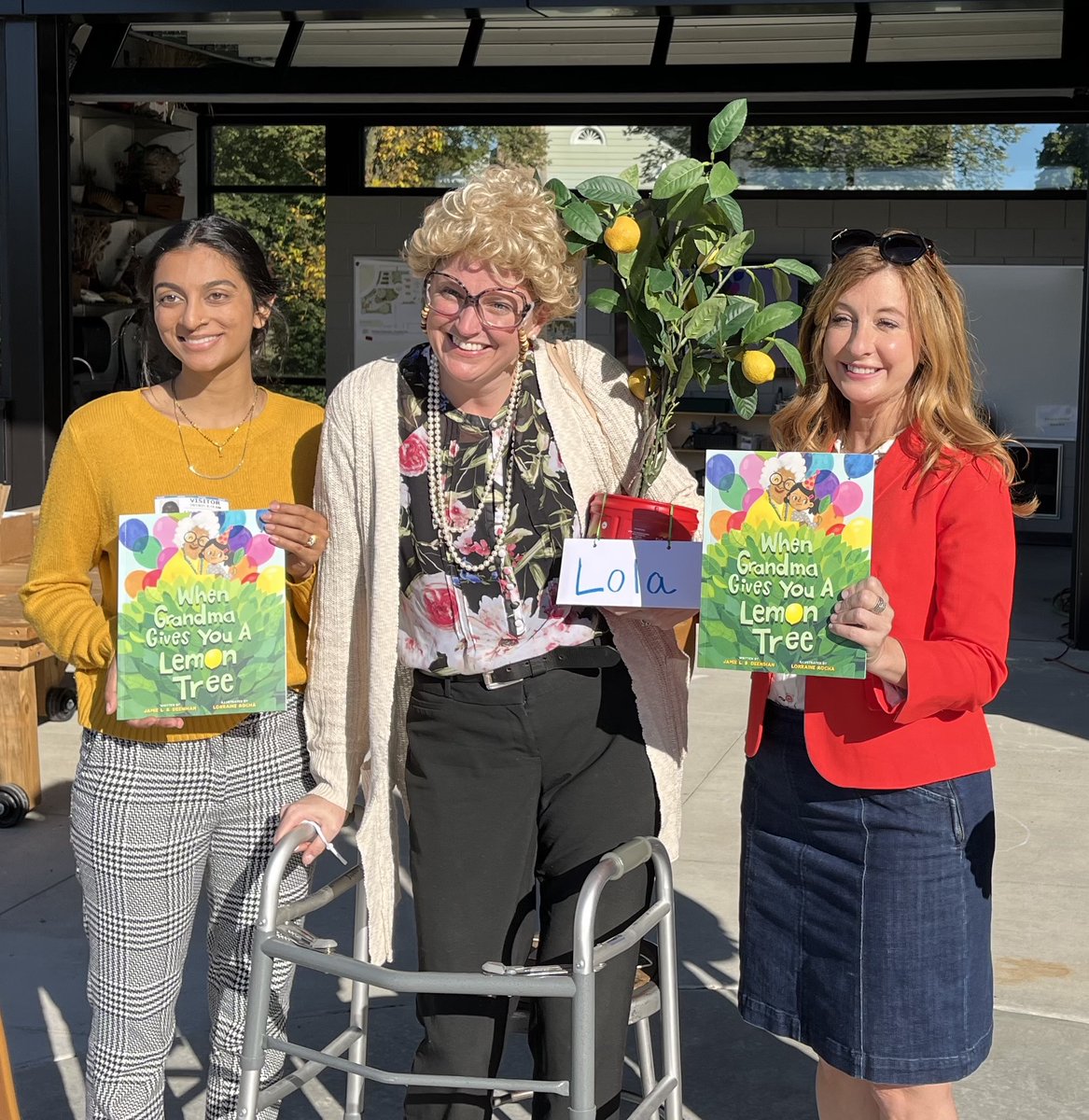 tosaschools's tweet photo. A representative from @twomenandatruck visited #TosaLincoln today to read the book, “When Grandma Gives You a Lemon Tree” in full character! 📚

The company, in partnership with @FirstBook, donated approximately 100 copies of the book to our elementary schools! https://t.co/8z1jV2Fvxo