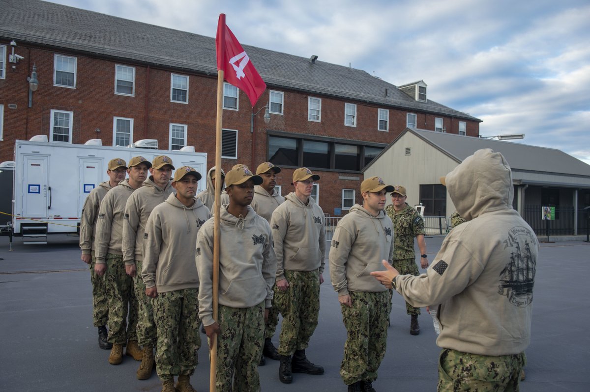 USNavy's tweet photo. Navy &amp; Heritage 📜 🏛️ ⚓ 

Petty officers first class, selected for promotion to chief petty officer, march in formation during @USSConstitution's Chief Petty Officer Heritage Week. https://t.co/4IPLkzmB8s