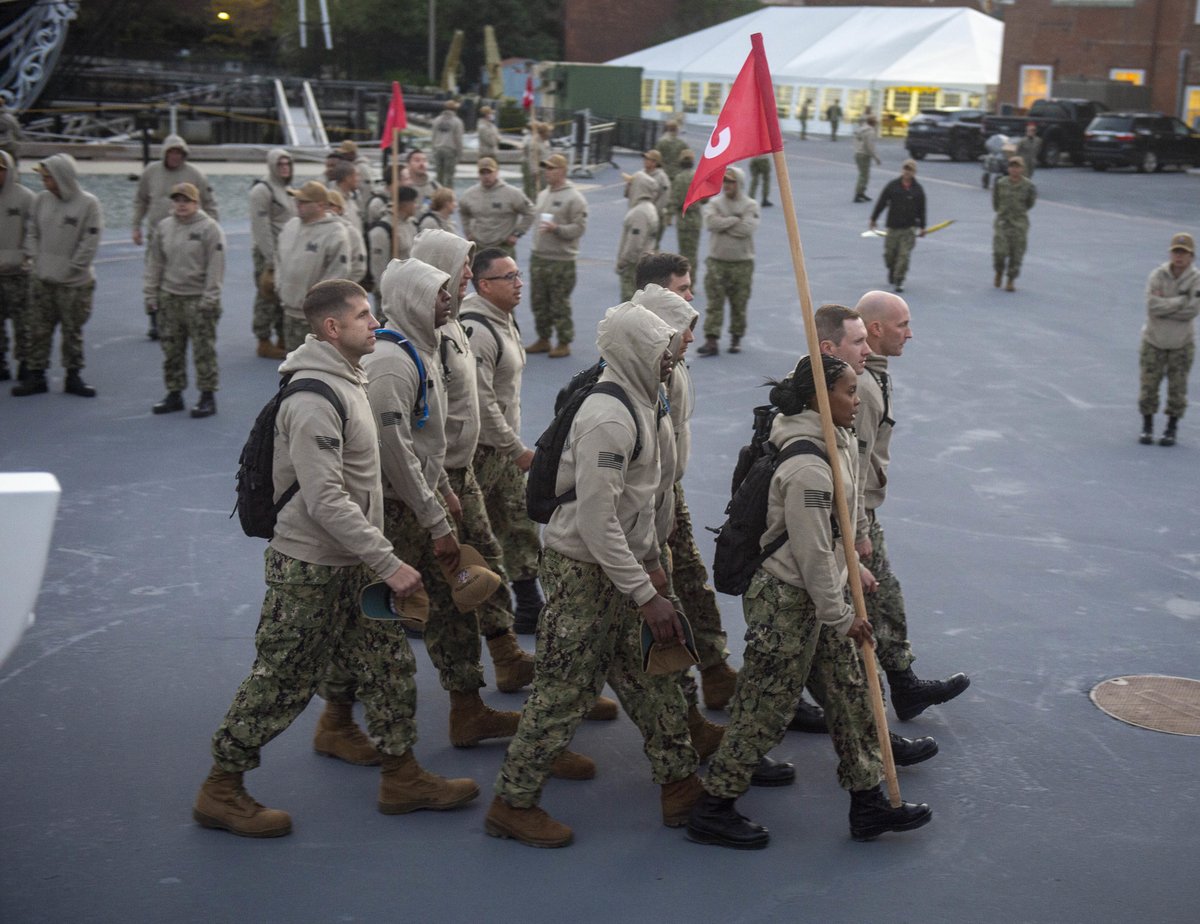 USNavy's tweet photo. Navy &amp; Heritage 📜 🏛️ ⚓ 

Petty officers first class, selected for promotion to chief petty officer, march in formation during @USSConstitution's Chief Petty Officer Heritage Week. https://t.co/4IPLkzmB8s