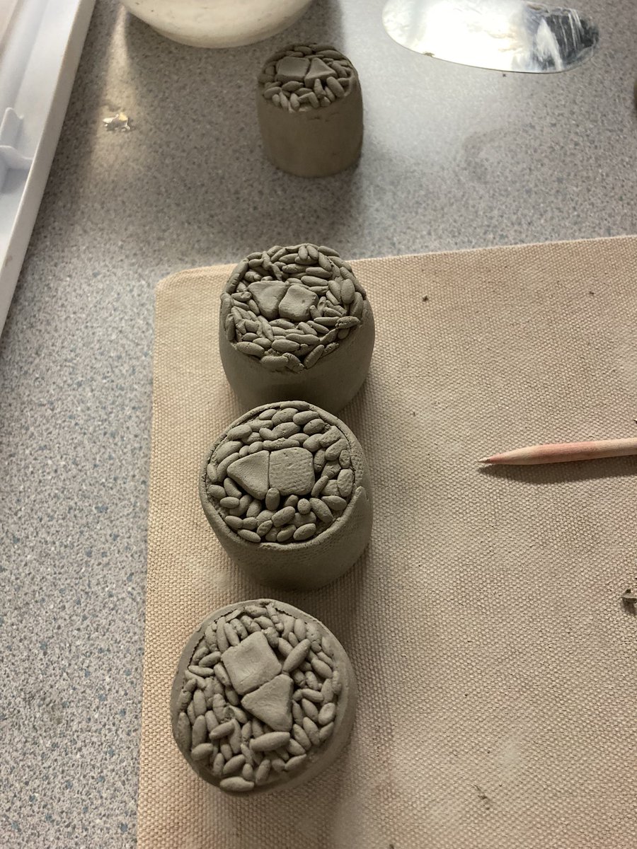 cmoennick's tweet photo. I want to start my day in this class everyday. Soft music, sunshine and a full class all engaged in creativity. Art heals the soul❤️#sd36learn #chslearn https://t.co/dhcXFB1kKs