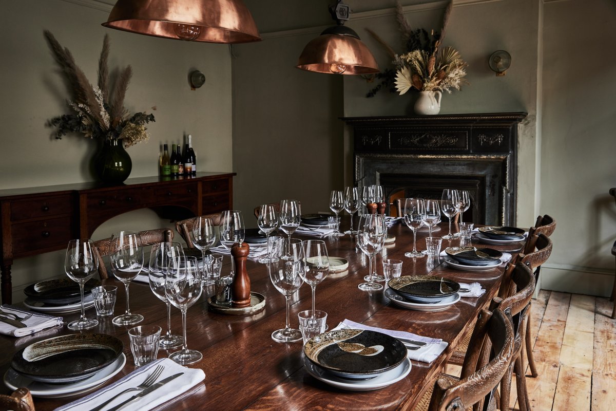 WildingWine's tweet photo. Our rather resplendent Private Dining Room in @WildingOxford - for private tastings, Christmas parties & seasonal shindigs. Call or email to find out more. 🤩 🎊 🥂 🍽️ 01865 985 630 // manageroxford@wilding.wine #oxford #privatediningroom #privatehire https://t.co/XsRHPa9ugs