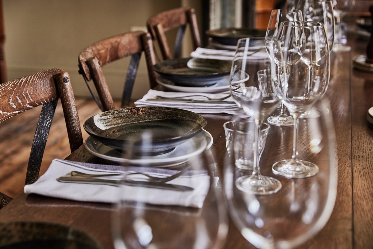 WildingWine's tweet photo. Our rather resplendent Private Dining Room in @WildingOxford - for private tastings, Christmas parties & seasonal shindigs. Call or email to find out more. 🤩 🎊 🥂 🍽️ 01865 985 630 // manageroxford@wilding.wine #oxford #privatediningroom #privatehire https://t.co/XsRHPa9ugs