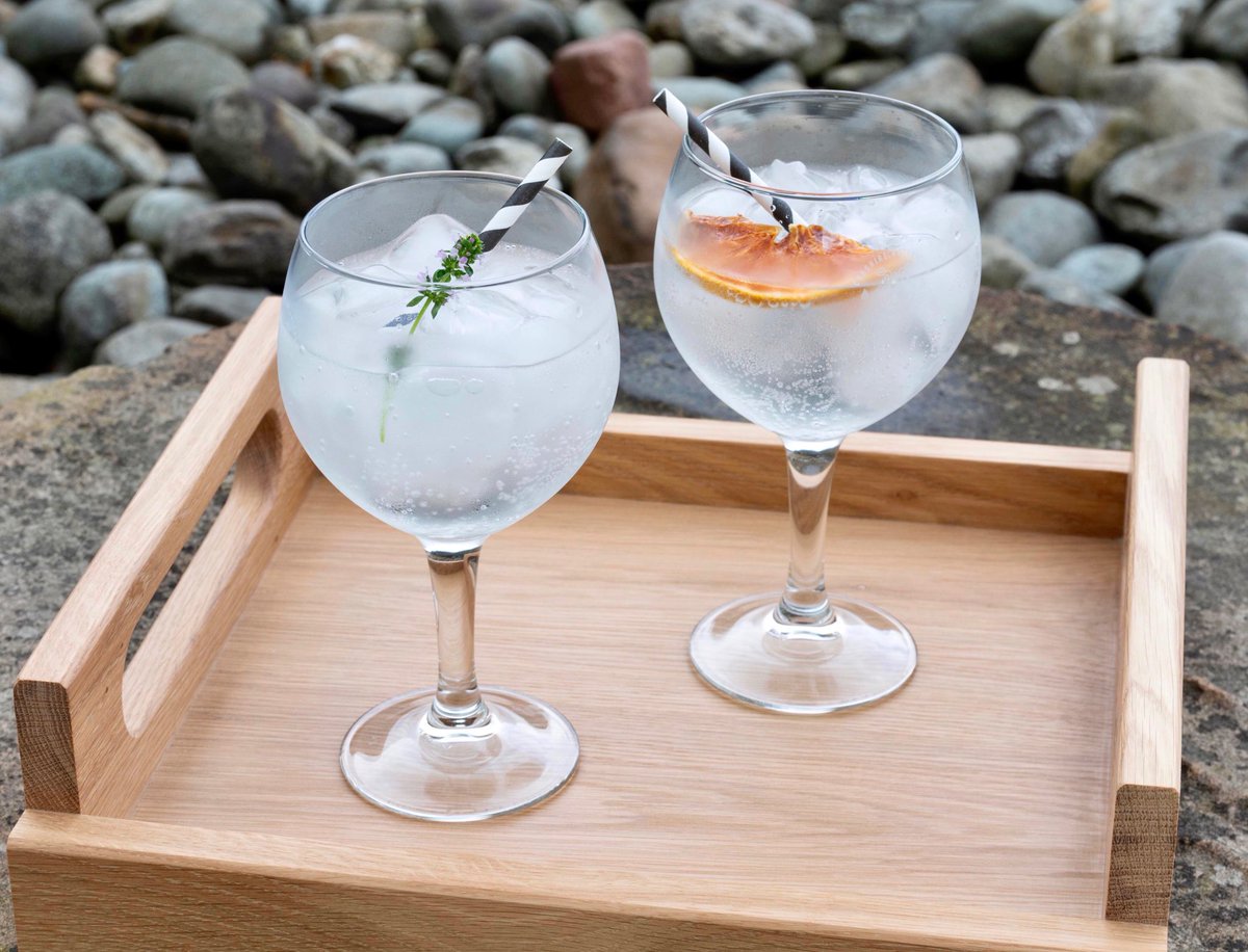 CheshBotanicals's tweet photo. Happy International Gin and Tonic Day. 🍸
Here’s our suggestion for a perfect serve G&amp;T:
- 50ml Nantwich Gin.
- 100ml Original Fever Tree Tonic.
- Plenty of Ice. 🧊
- A slice of fresh grapefruit or a sprig of lemon thyme.
•
Shop Nantwich Gin: https://t.co/HZClVlxSFA 🍸 https://t.co/mn7bKpK3OJ