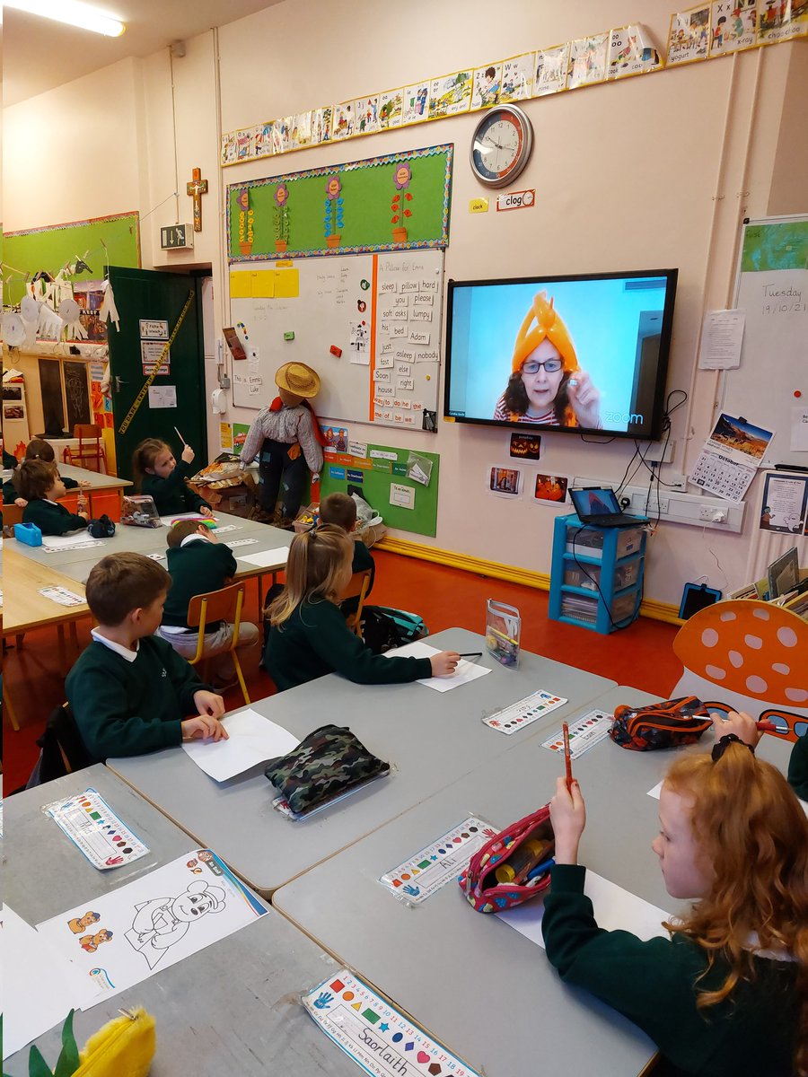 crossns1854's tweet photo. The Junior Room thoroughly enjoyed watching the @mathsweek show this morning. We made some super paper planes and ensured they were well tested! 😊 #MathsWeek2021 #iseemaths @DPSM_Activities @PDSTPrimarySTEM https://t.co/agzEDUTu9i