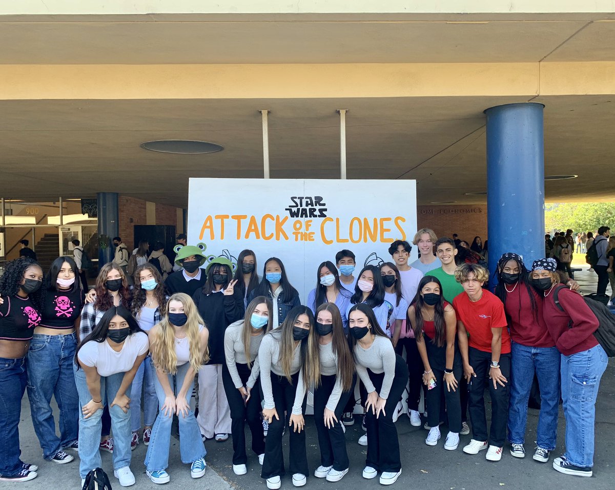 PrincipalVega's tweet photo. Amazing spirit @RamHiASB! #AttackOfTheClones #ReturnOfTheRams #Homecoming @mhs_robinson https://t.co/qZ6A6nvDk5