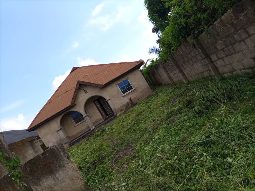 adesinadiamond's tweet photo. @kentolly 
House for sale.

Completed House...each room is a suit...with wardrobe...
Enough space for car park
Pop ceiling
Painted( inside )

Price. 7.5m. (Negotiable) https://t.co/dhoo7LwOuE