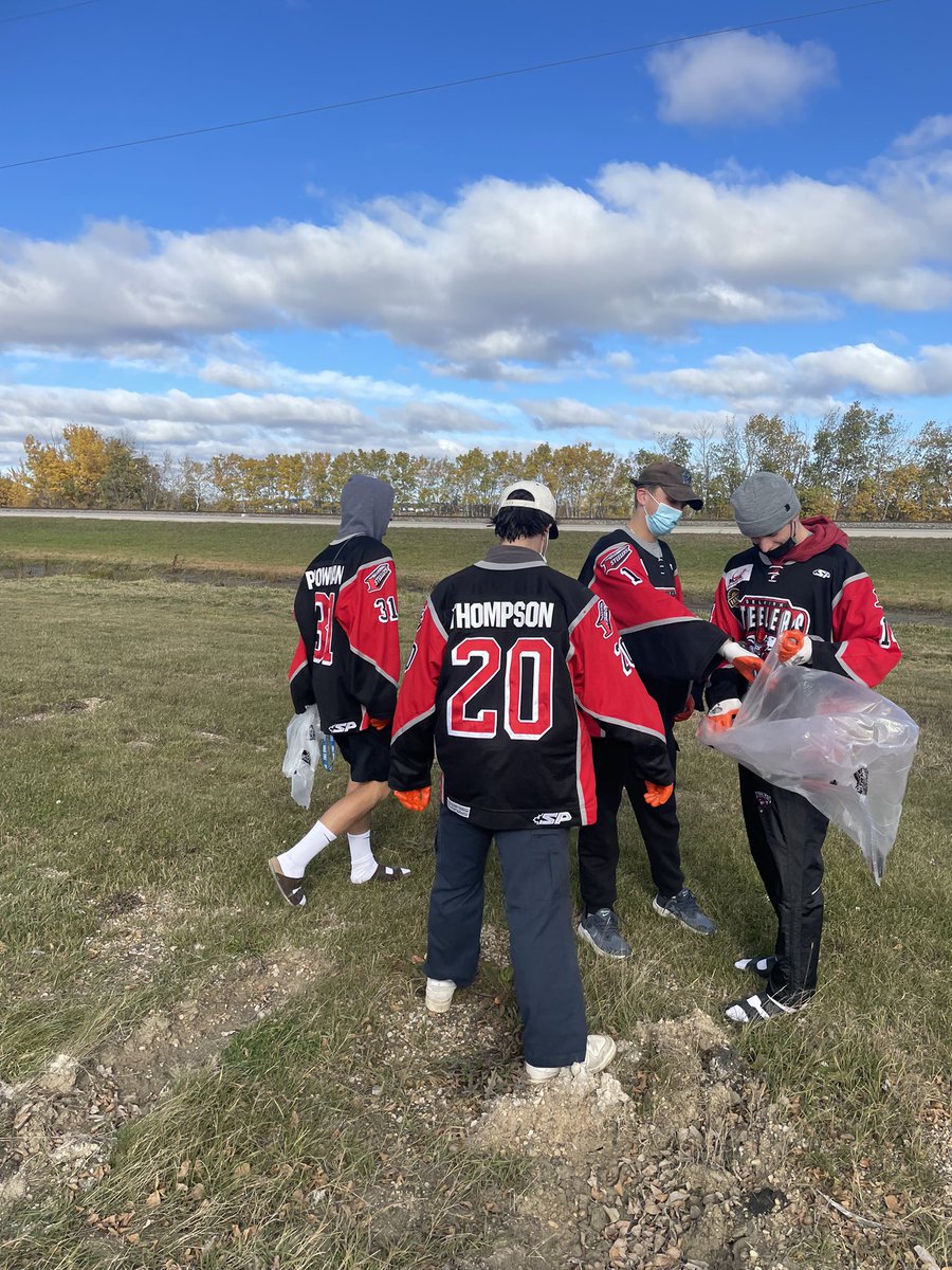 selkirksteelers's tweet photo. Today the Steelers spent some time taking part in the @RecycleMB #cleanmb program! We encourage everyone to do their part in keeping our community clean by picking up litter and RECYCLING!
@mjhlhockey @cityofselkirk https://t.co/3CKydffQE6