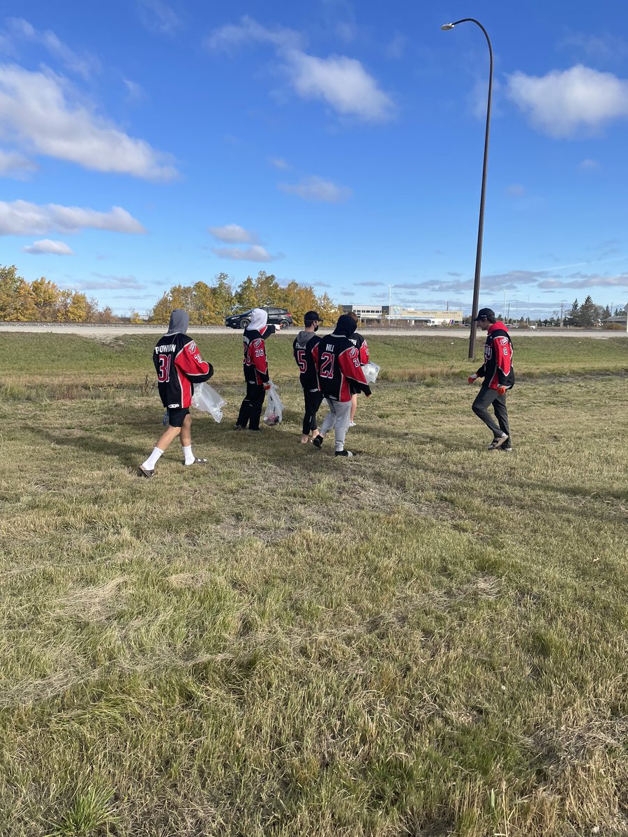 selkirksteelers's tweet photo. Today the Steelers spent some time taking part in the @RecycleMB #cleanmb program! We encourage everyone to do their part in keeping our community clean by picking up litter and RECYCLING!
@mjhlhockey @cityofselkirk https://t.co/3CKydffQE6