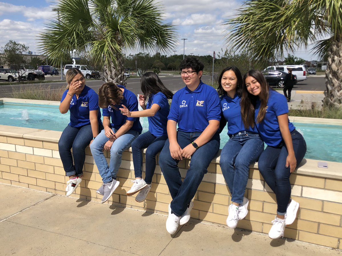 LFHSDECA_'s tweet photo. It was a great day! @txdeca1 thank you for the updates, it was great to see everyone face to face! #leadershipconference #maximizeyourmomentum @DECAInc #BeKind #txdeca #suninmyface https://t.co/CGicJ7RrLR