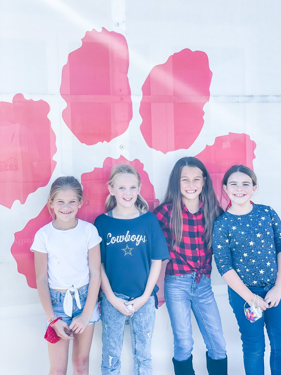 klarebeechwood's tweet photo. Congratulations to this great group of 4th grade leaders who were chosen to be on the @beechwood_tiger Elementary Student Advisory Group! They will represent their peers well and definitely deserve a seat at the table.@emilygiles04 @zacharywashley @mrsenzweilerBES @MrsSturgeon_BW https://t.co/7VCMB8OKDA
