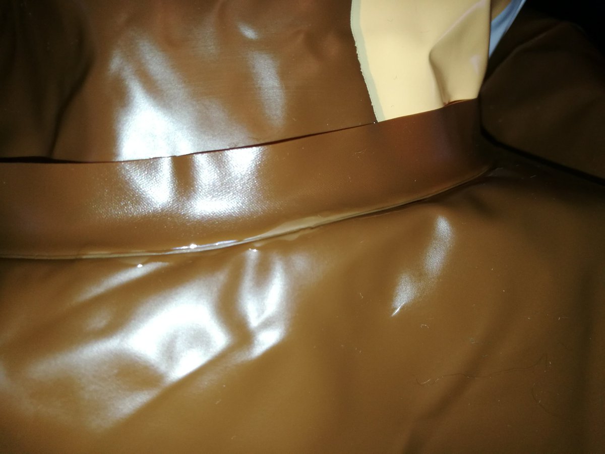 Fixed a pin poked flausi, all of his left side was poked and it has some seamsplits aswell!

But now after i removed All the old stiff glue and used my own, it seems to be rideable again :)

Dont sell or trade it!