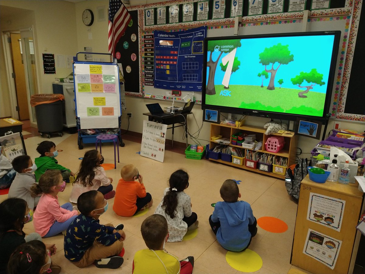 NSComputerTech's tweet image. @NSComputerTech we are participating in our @NorthSideEW Annual Digital Citizenship Week following @CommonSenseEd kdg SS took a virtual field trip to the zoo. 1st gr ss learned the Pause and think before you go online. Watch for other fun DC activities @EWSDTech