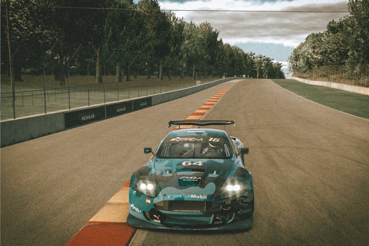 🏁RACE DAY 🏁
📸#LVE 1 DIVISIÓN

<a href="/jaume_dalmases/">Jaume Dalmases</a> y @DHRacinG99 ya están subidos a sus DBR9 para dar el máximo esta noche. Esperemos puedan traer un gran puñado de puntos para el equipo.

📍Hungaroring
🕓22:05h twitch.tv/driversparadec…

<a href="/DriversparadeCb/">Drivers Parade Club</a> @venom_simracing