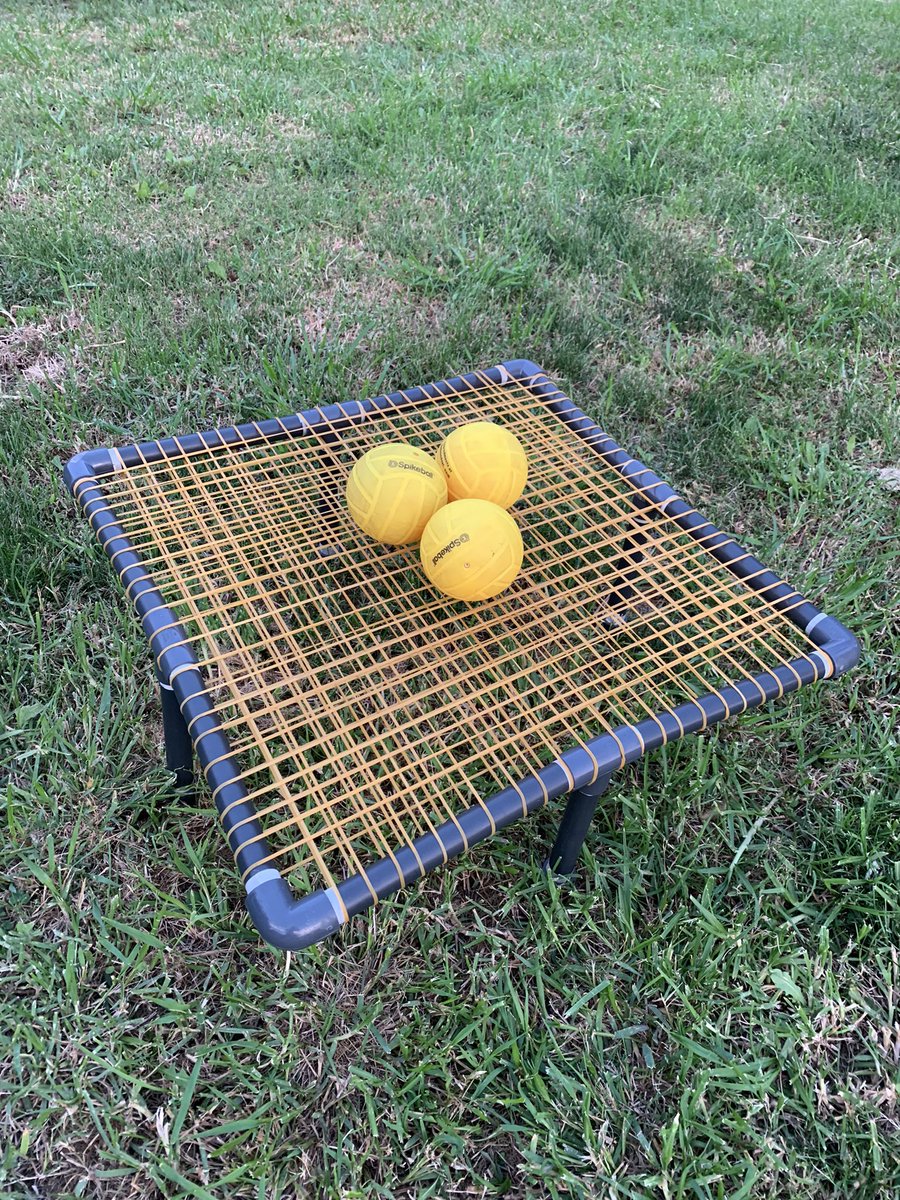 jmerinobarrero's tweet photo. Aquí os dejamos @VICENTERODLO y yo una propuesta de auto construcción de set de spikeball. Materiales: tubos de pvc y codos de pvc. Red hecha con gomas. Tiempo de realización: 20’-30’. Precio: 6 €. Probado y sensaciones similares al original. Listas para curso cpr en 2trimestre. https://t.co/87xKFbrPmj