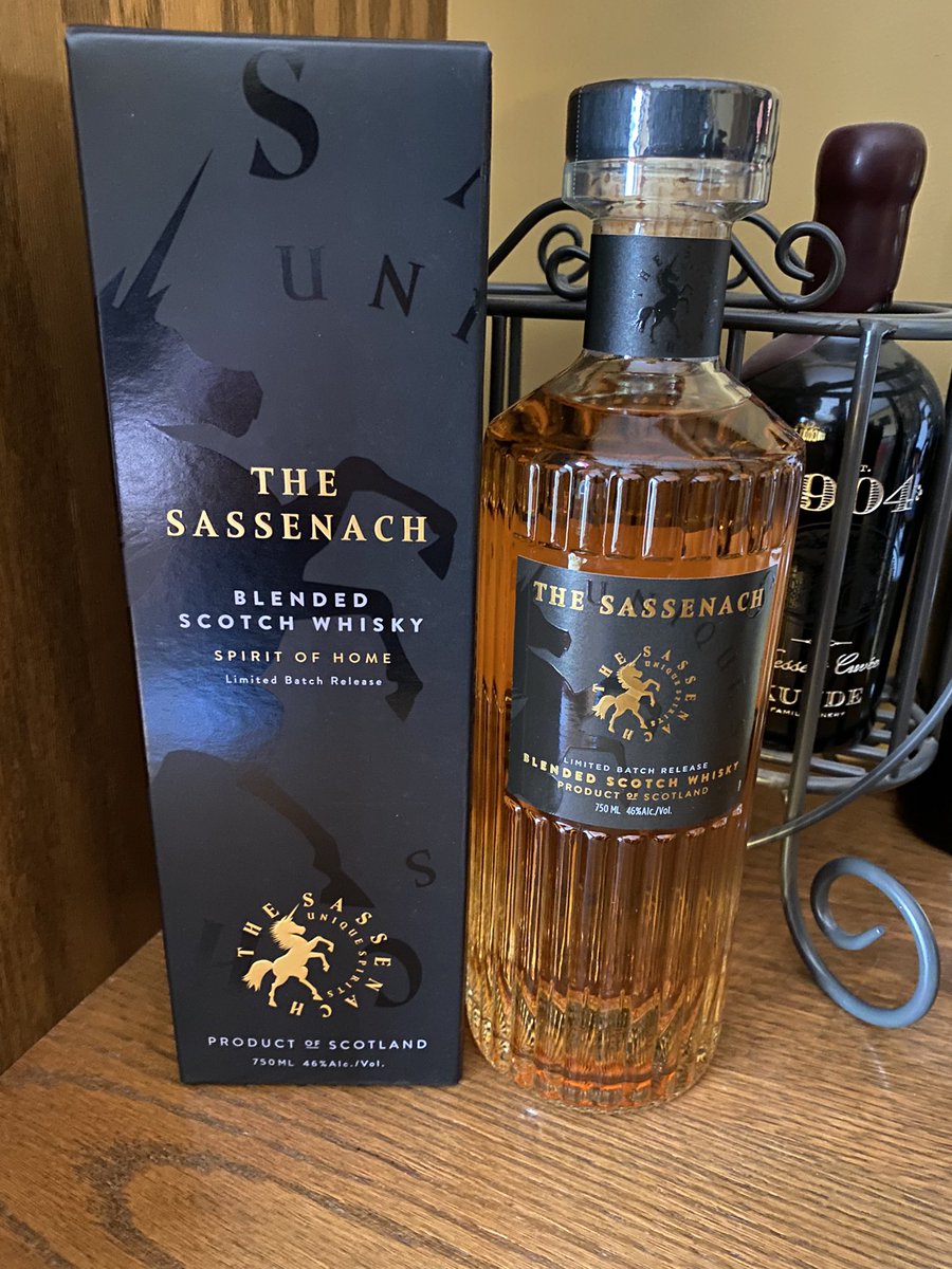 mariclairs's tweet photo. Can’t wait to crack this open and see what all the fuss is about! 
@SamHeughan @SassenachSpirit @timschneider700 https://t.co/r6c31FpAiC