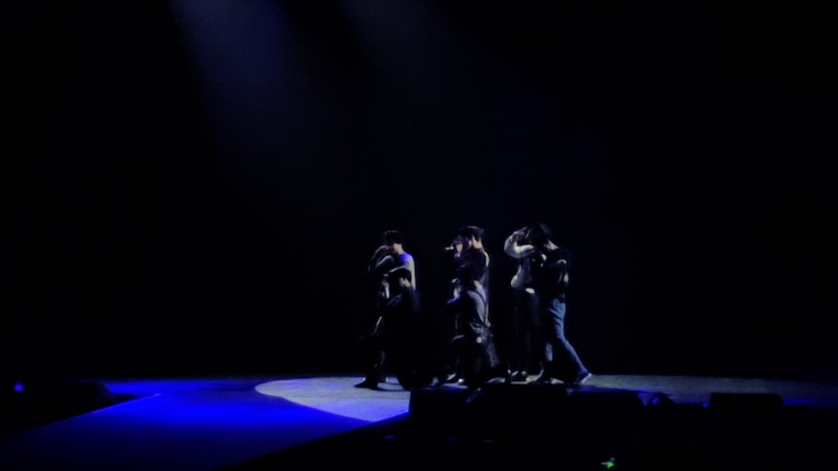 Alexiel_chan's tweet photo. 😭
#KeepSpinningInParis #GOT7inParis #2YearsOfGOT7inParis 
@GOT7Official https://t.co/DFtckZyM23