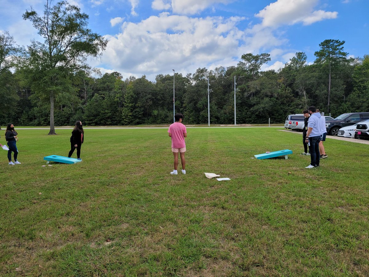 ahons_cte's tweet photo. Mrs. Strouse's chemistry class is reviewing for a test by playing games outside! Badminton, cornhole and relay races!  @PorterSpartans @Mrs_Potter2 https://t.co/bqZeZOIcpg