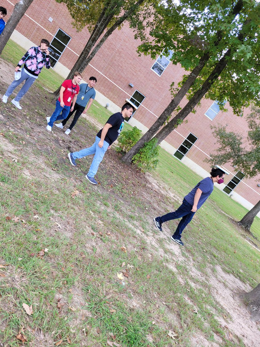 ahons_cte's tweet photo. Mrs. Strouse's chemistry class is reviewing for a test by playing games outside! Badminton, cornhole and relay races!  @PorterSpartans @Mrs_Potter2 https://t.co/bqZeZOIcpg